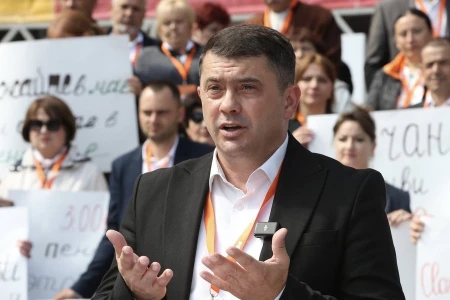 "Молдова - суверенная страна, а не чья-то колония". Виктор Топал о провальной внешней политике Санду